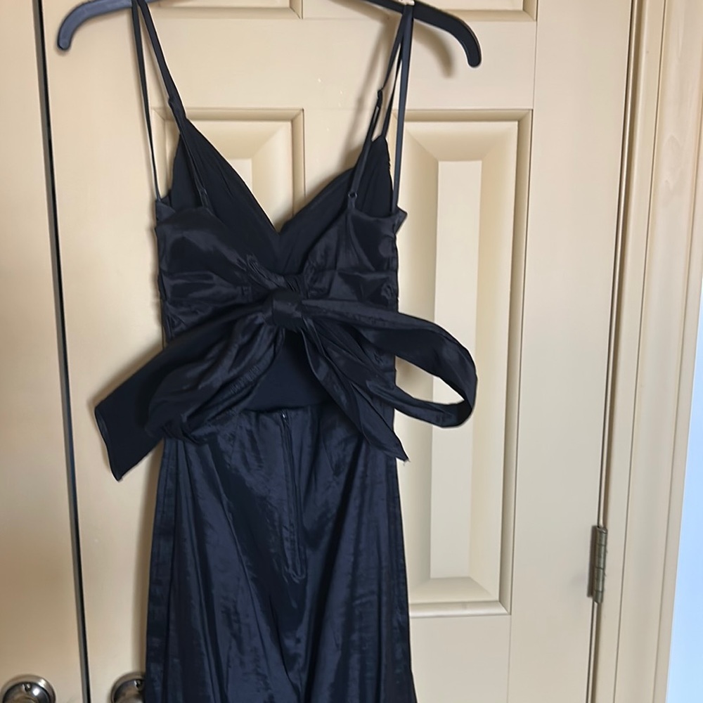 Big bow. Mermaid prom dress.